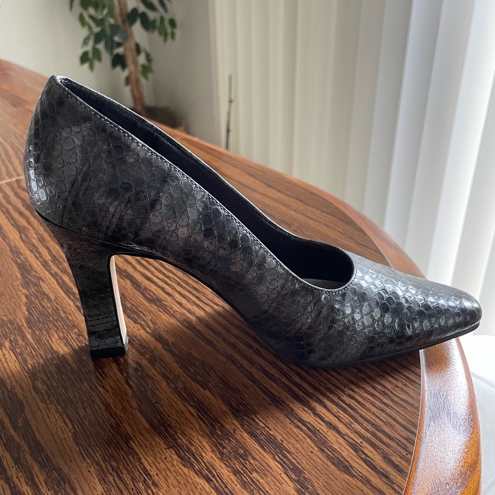Multi grey snake style leather 3’ heel . Size 6.5